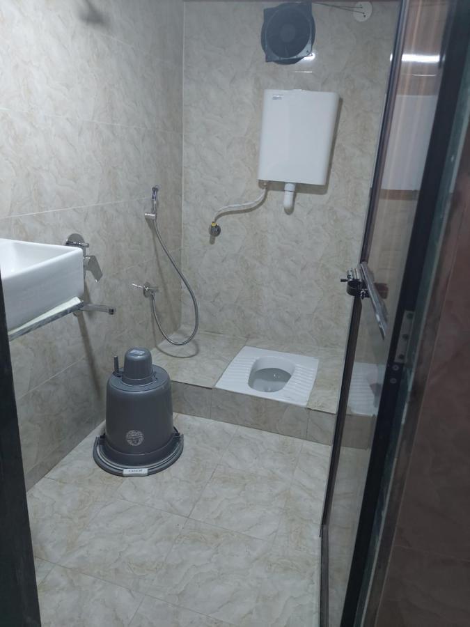 Asra Dormitory For Male And Female ムンバイ エクステリア 写真