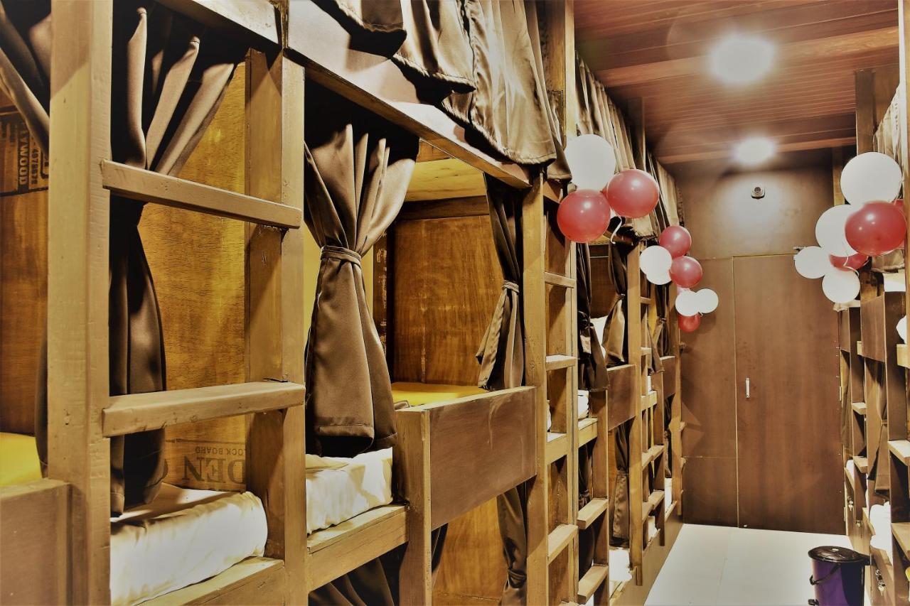Asra Dormitory For Male And Female ムンバイ エクステリア 写真