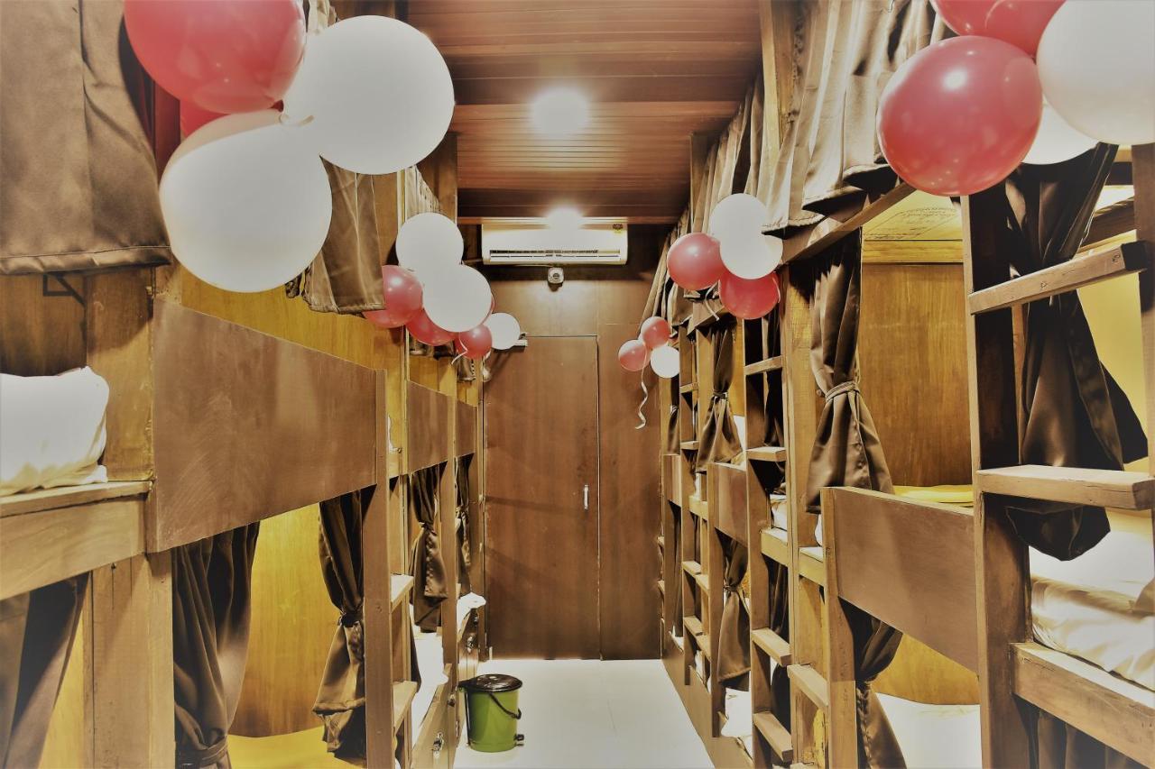 Asra Dormitory For Male And Female ムンバイ エクステリア 写真