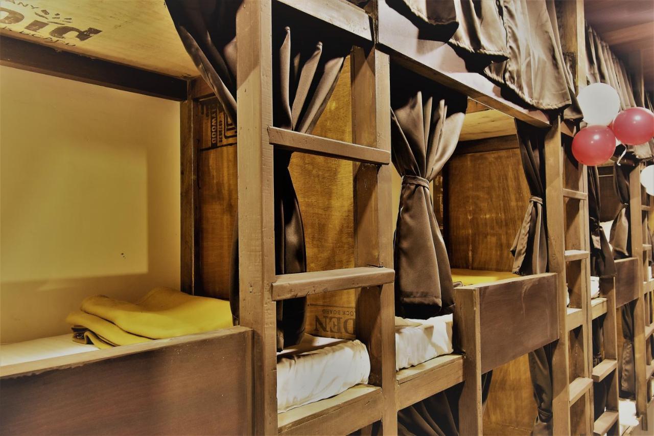 Asra Dormitory For Male And Female ムンバイ エクステリア 写真