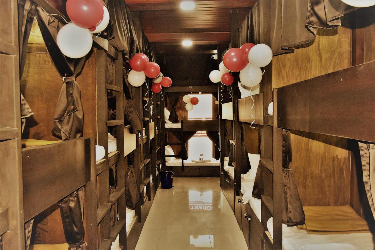 Asra Dormitory For Male And Female ムンバイ エクステリア 写真