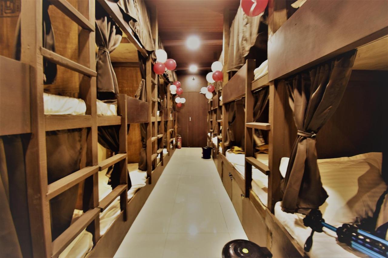 Asra Dormitory For Male And Female ムンバイ エクステリア 写真