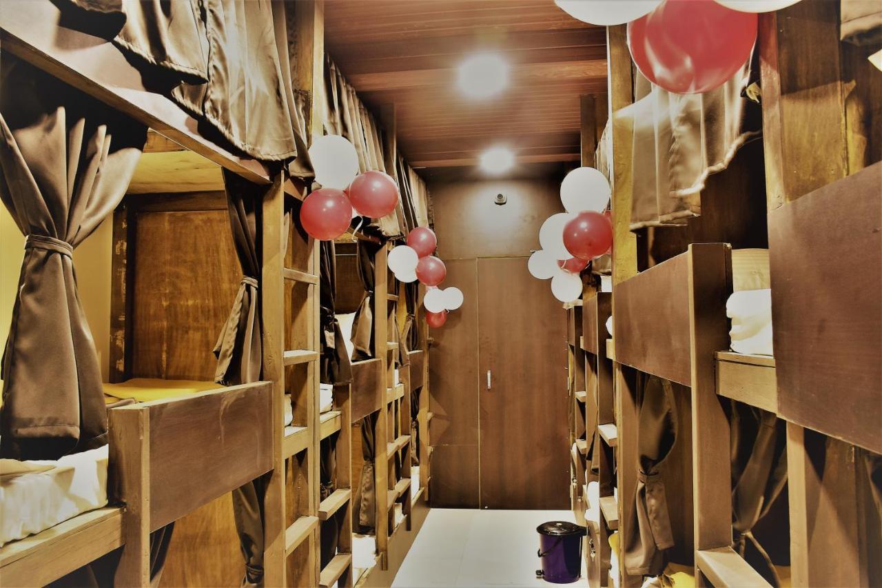 Asra Dormitory For Male And Female ムンバイ エクステリア 写真