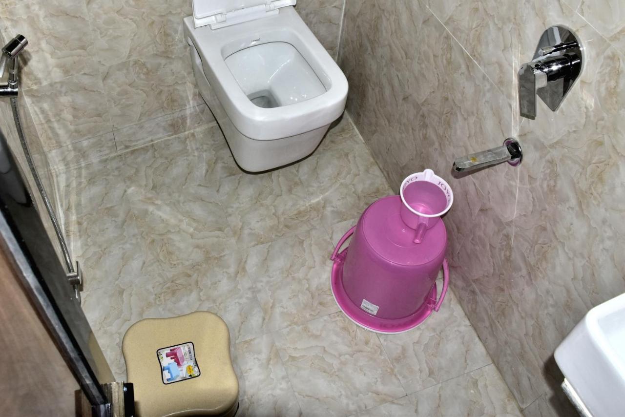 Asra Dormitory For Male And Female ムンバイ エクステリア 写真