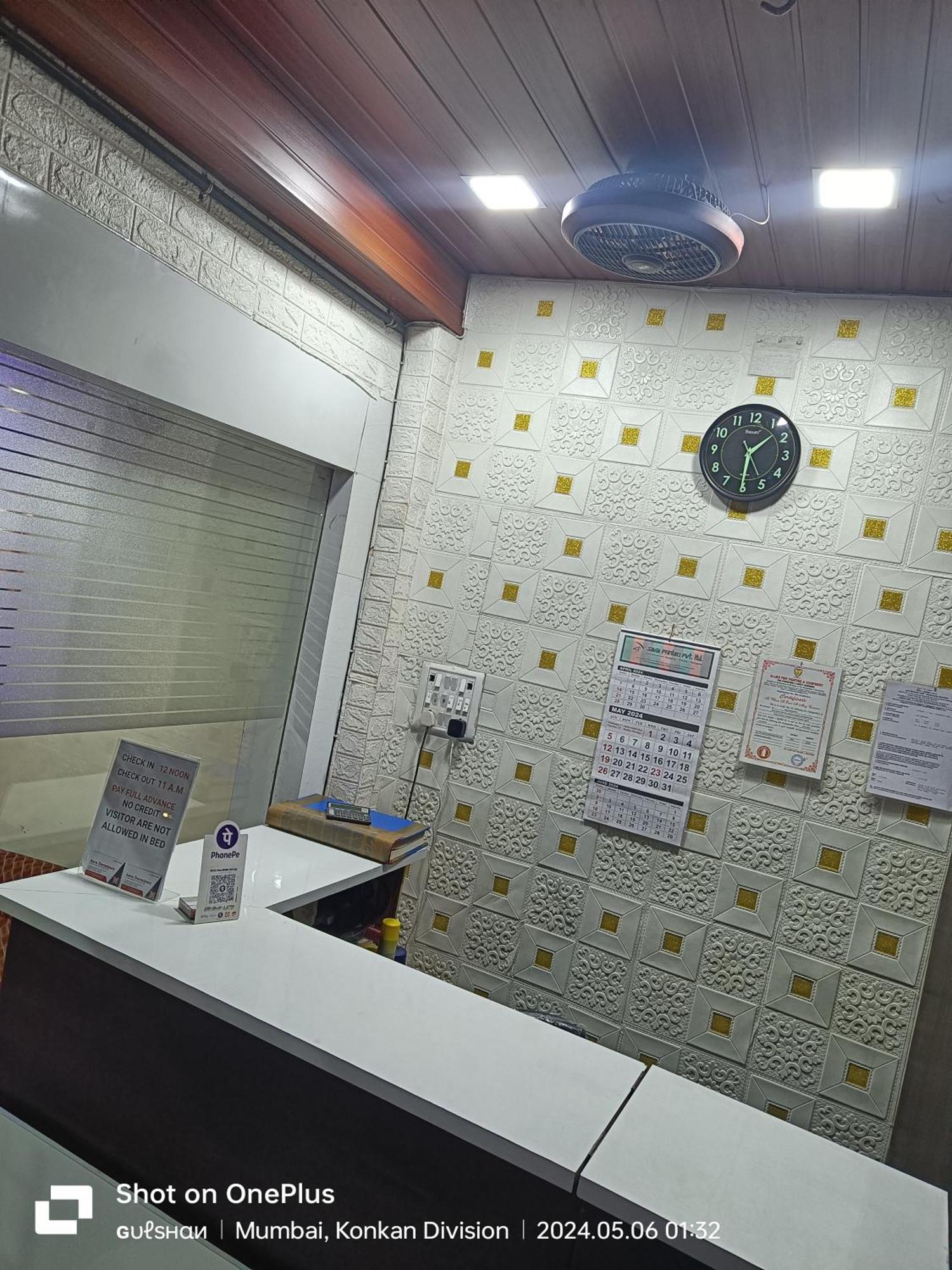 Asra Dormitory For Male And Female ムンバイ エクステリア 写真