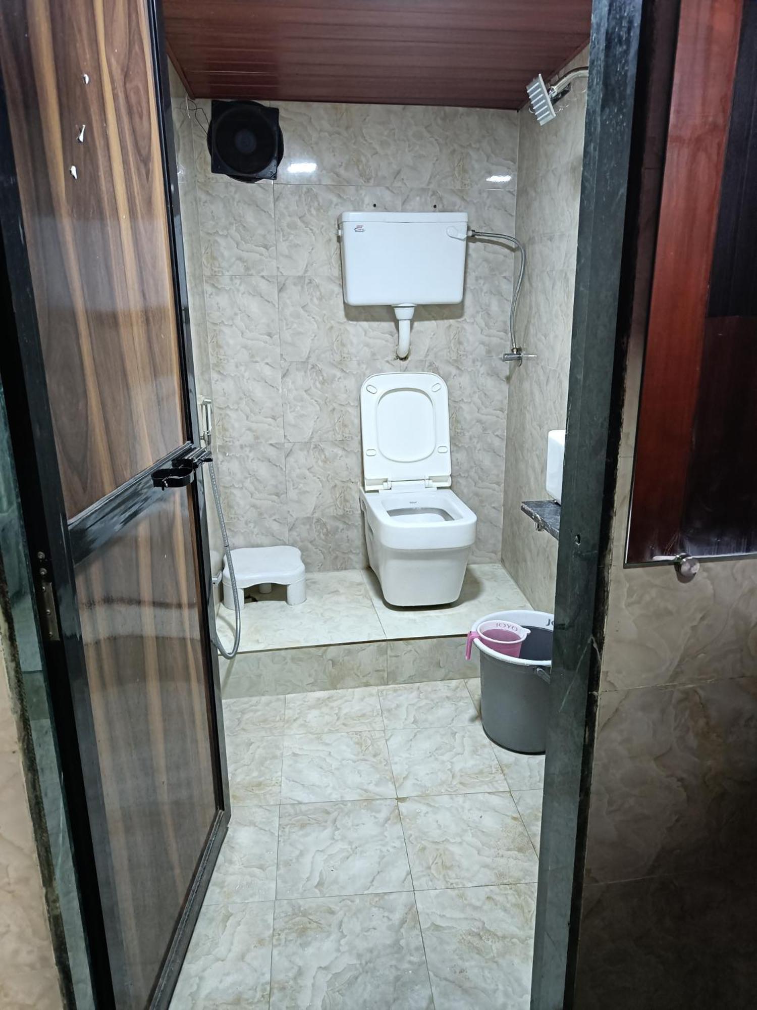Asra Dormitory For Male And Female ムンバイ エクステリア 写真