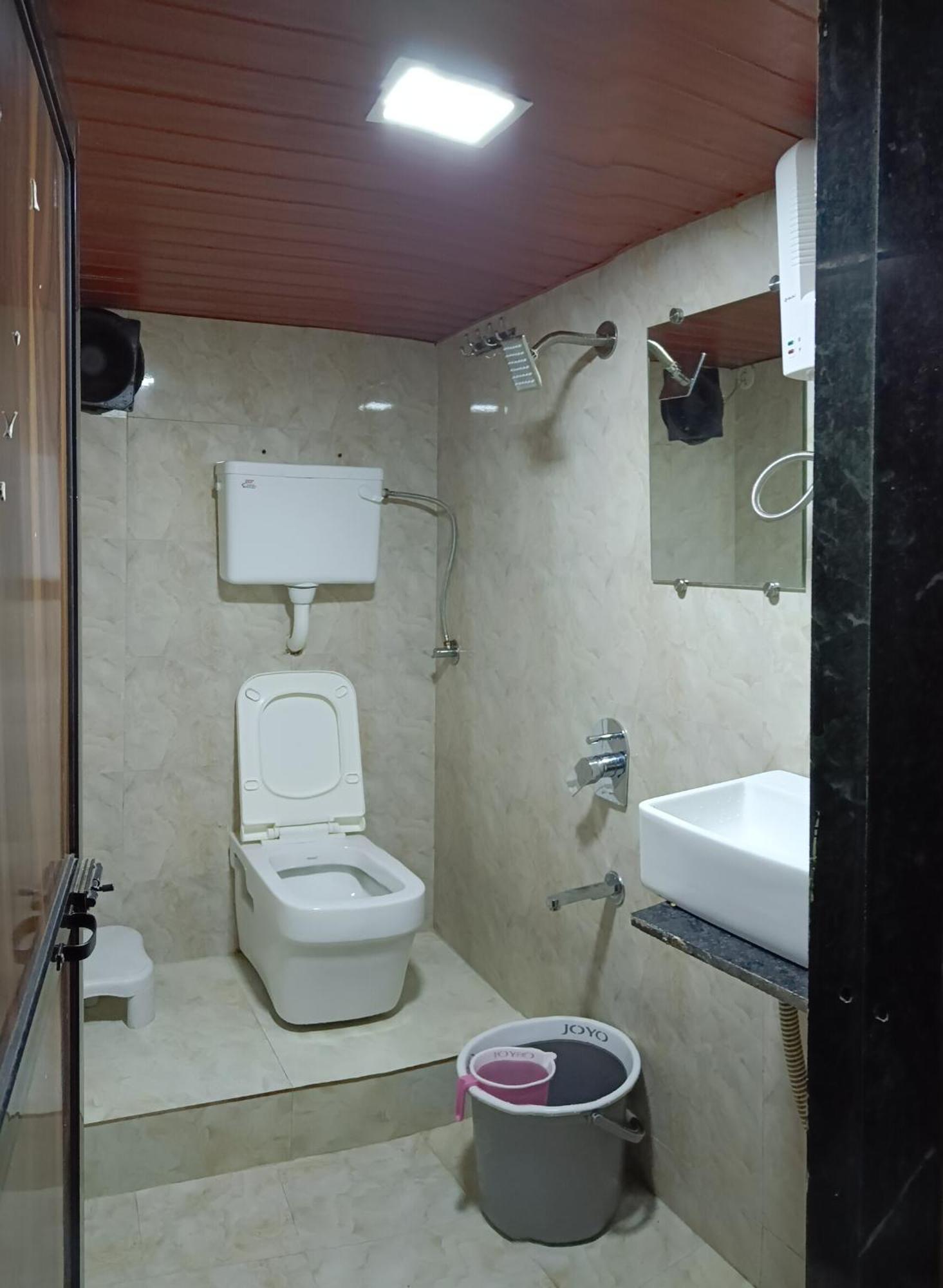 Asra Dormitory For Male And Female ムンバイ エクステリア 写真