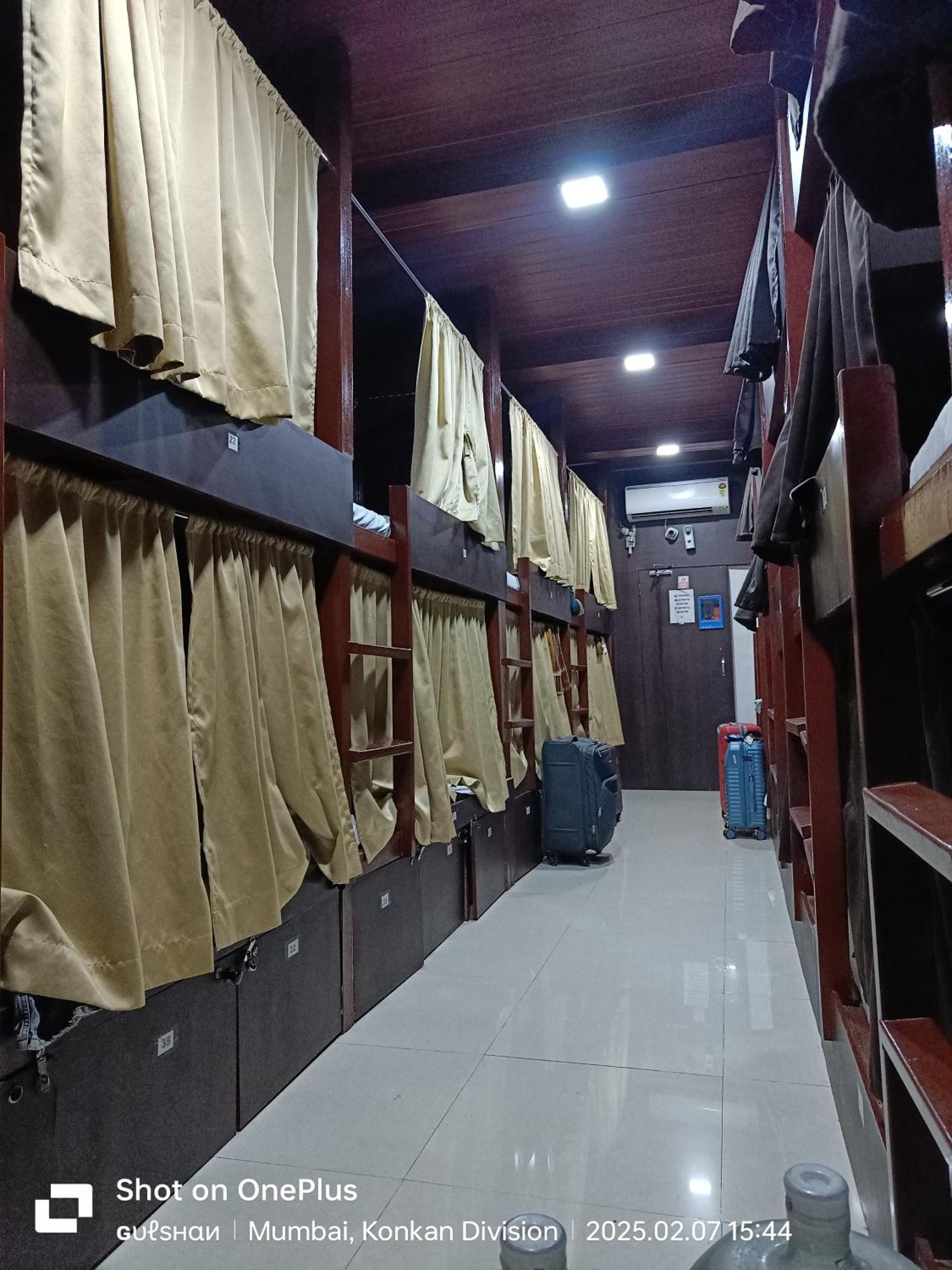 Asra Dormitory For Male And Female ムンバイ エクステリア 写真