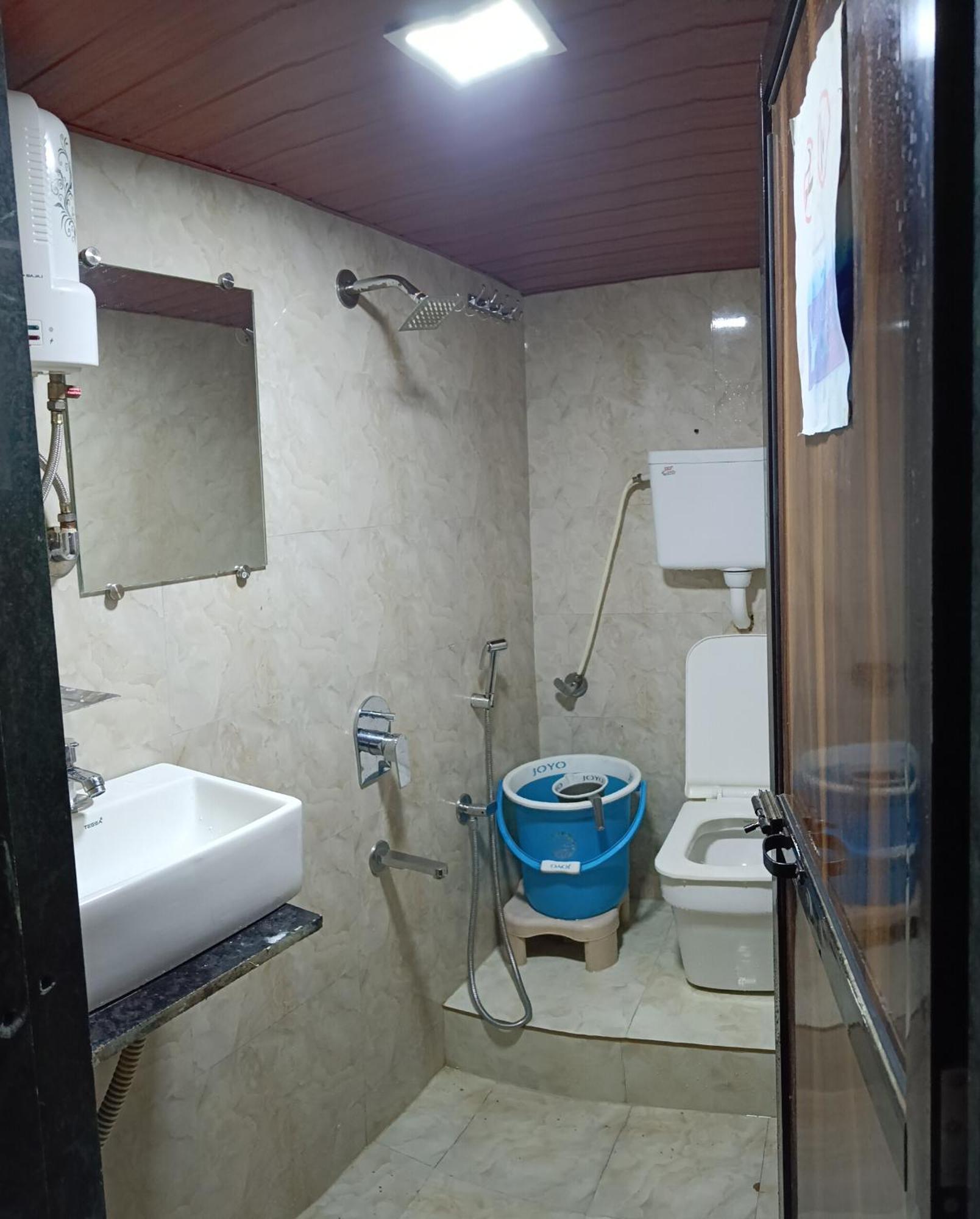 Asra Dormitory For Male And Female ムンバイ エクステリア 写真