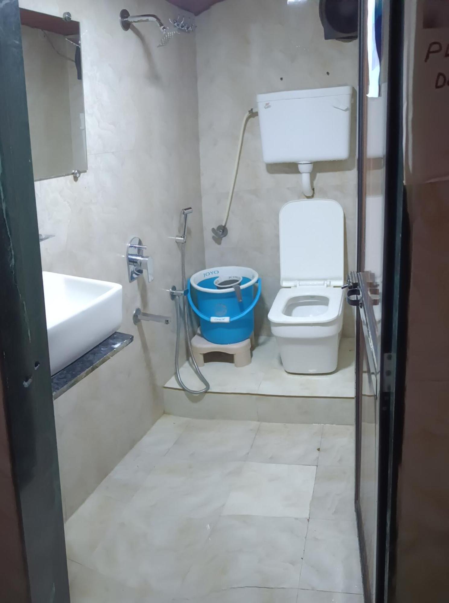 Asra Dormitory For Male And Female ムンバイ エクステリア 写真